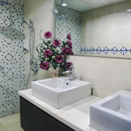Regalia Skypool Klcc Hostel Kuala Lumpur Luaran gambar
